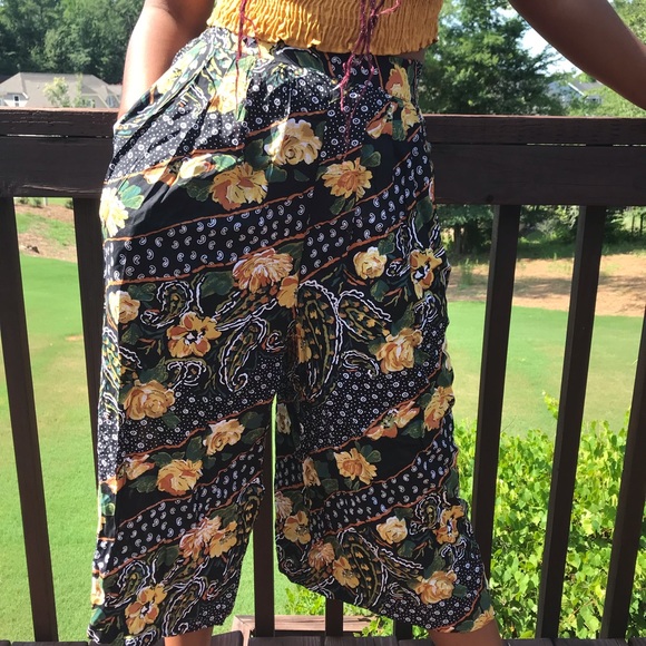 Pants - Vintage bohemian 70s style Floral culotte pants